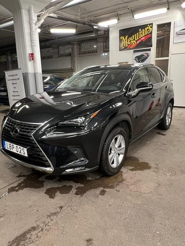 Begagnad 2020 Lexus NX300h SUV | 319 000 kr (Marknadspris) - Bild 1/4