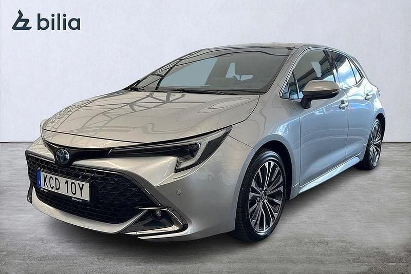 Silver Begagnad 2024 Toyota Corolla Hybrid Style Halvkombi | 299 900 kr (Lite dyr) - Bild 1/3