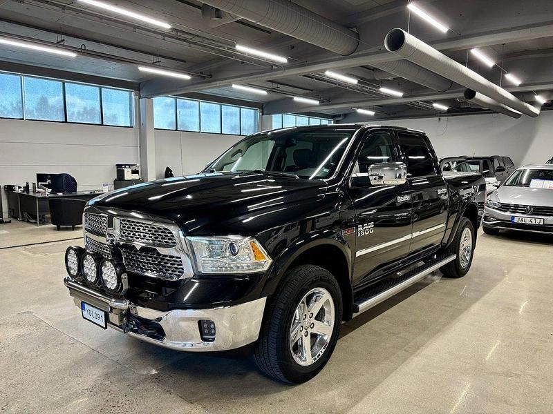 Svart Begagnad 2016 RAM 1500 Pickup | 319 900 kr (Lite dyr) - Bild 1/4