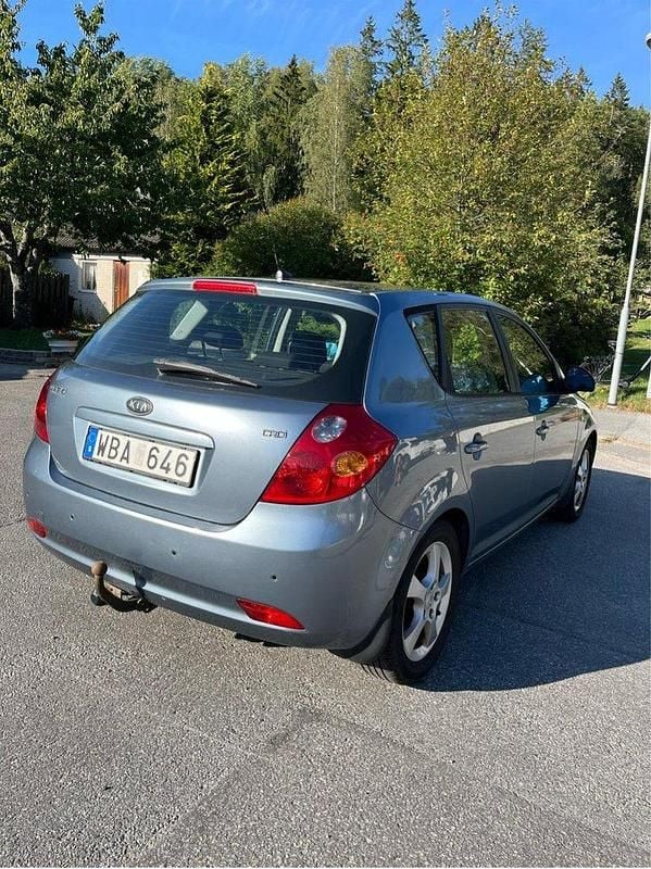Blå Begagnad 2007 Kia Ceed 4 Halvkombi | 22 900 kr (Marknadspris) - Bild 1/4