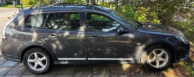 Grå Begagnad 2010 Saab 9-3X Kombi | 130 000 kr (Marknadspris) - Bild 1/4