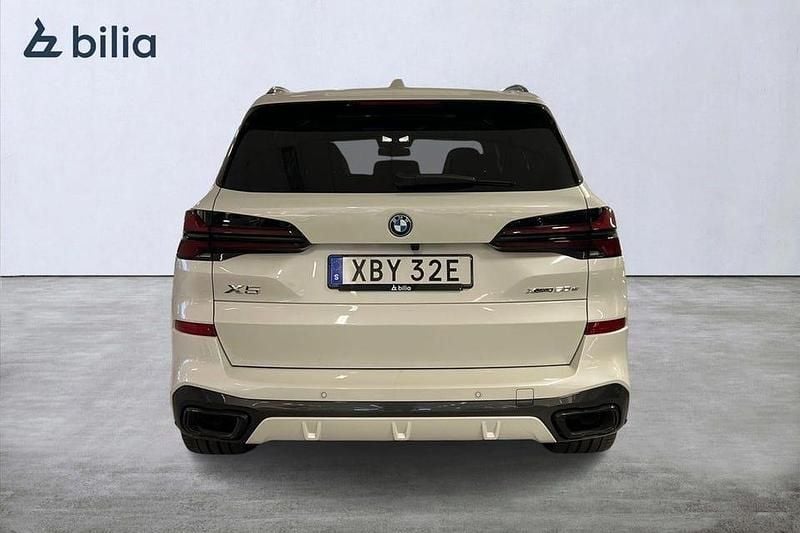 Begagnad BMW X5 M Sport 490 HK (360 kW) 2025 Mineral white metallic SUV
