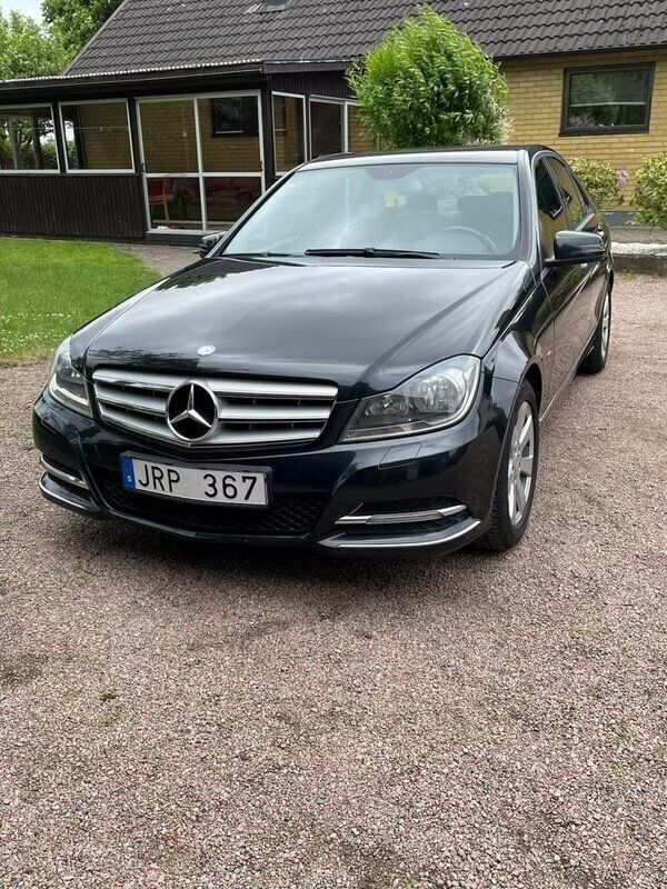 Svart Begagnad 2012 Mercedes C180 Avantgarde Sedan | 95 500 kr (Bra pris) - Bild 1/3