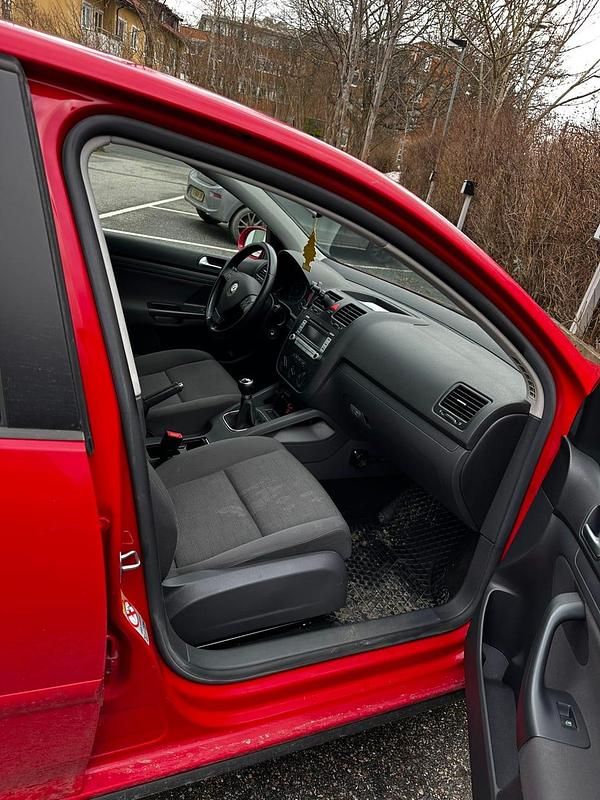 Begagnad VW Golf VI 140 HK (102 kW) 2008 Halvkombi