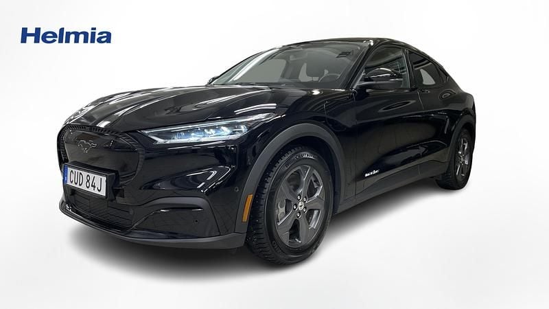 Svart Begagnad 2022 Ford Mustang Mach-E Standard Range SUV | 329 900 kr (Marknadspris) - Bild 1/4