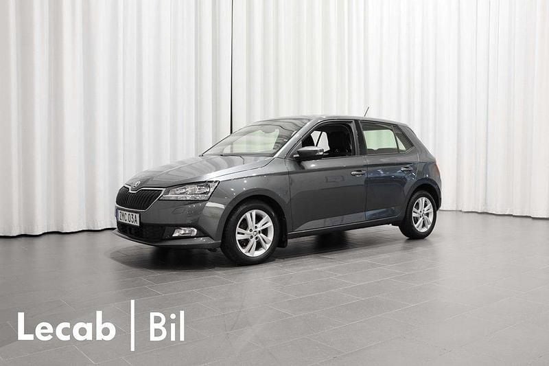 Grå (quartz grey metallic) Begagnad 2021 Skoda Fabia Halvkombi | 139 500 kr (Marknadspris) - Bild 1/4