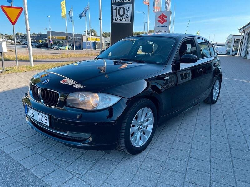 Svart Begagnad 2008 BMW 118 Advantage Halvkombi | 68 000 kr (Marknadspris) - Bild 1/4