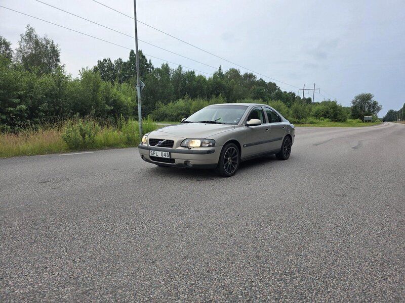 Brun Begagnad 2001 Volvo S60 Sedan | 38 900 kr (Marknadspris) - Bild 1/4
