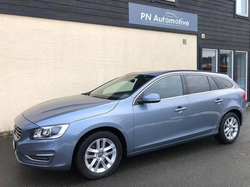 Blå Begagnad 2018 Volvo V60 Standard Kombi | 194 900 kr (Bra pris) - Bild 1/4