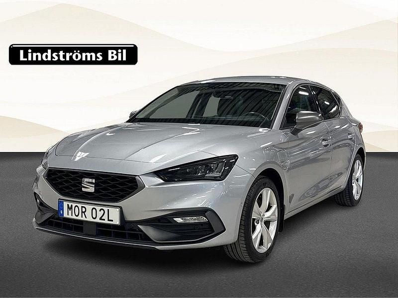 Silver Begagnad 2021 Seat Leon Halvkombi | 264 900 kr (Dyr) - Bild 1/3