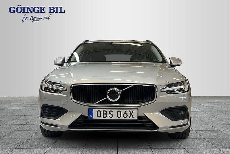 Begagnad Volvo V60 Core 200 HK (147 kW) 2023 Silver Kombi