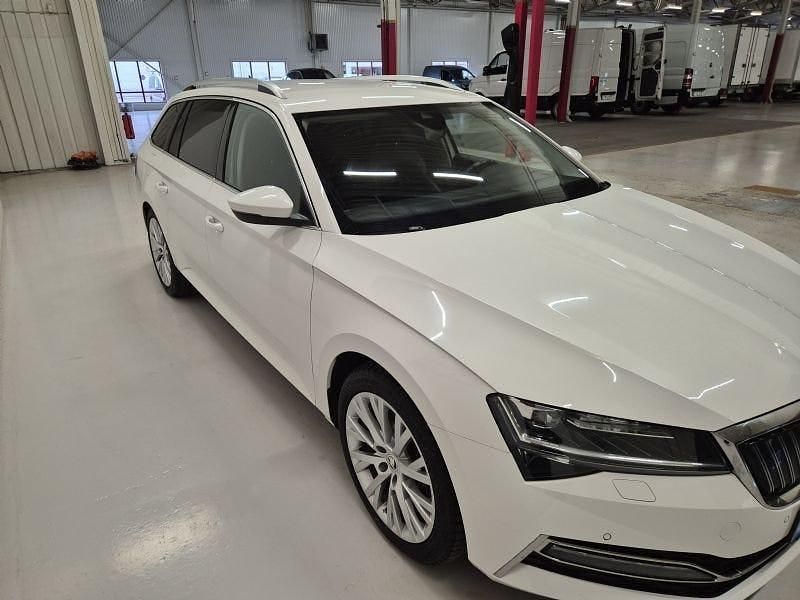 Begagnad Skoda Superb Style 156 HK (114 kW) 2021 Vit Kombi