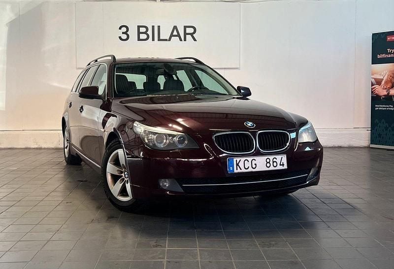 Mörkröd Begagnad 2009 BMW 520 Kombi | 45 990 kr (Lite dyr) - Bild 1/4