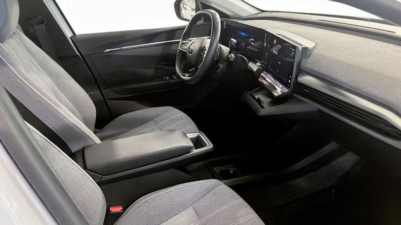 Begagnad Renault Megane E-Tech Equilibre 96 kW (131 HK) 2022 Glaciär vit Halvkombi