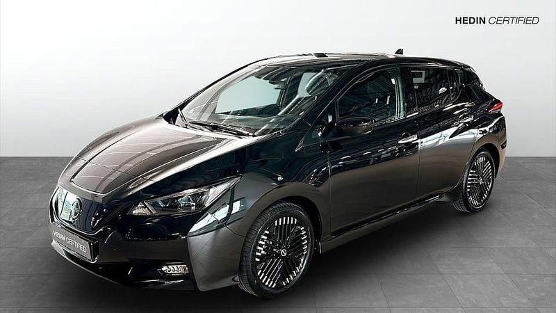 Svart Begagnad 2022 Nissan Leaf N-Connecta Halvkombi | 174 900 kr (Marknadspris) - Bild 1/4