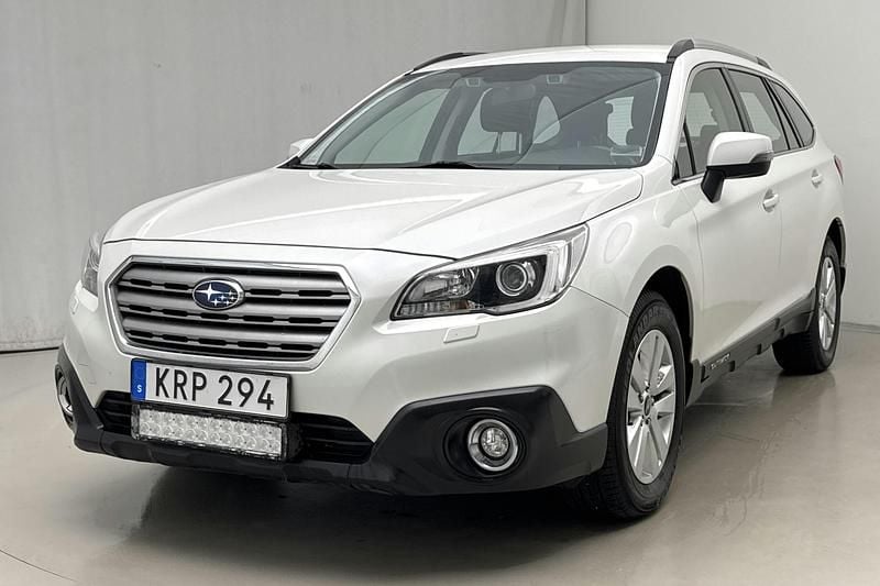 Vit Begagnad 2015 Subaru Outback SUV | 149 800 kr (Superpris) - Bild 1/4