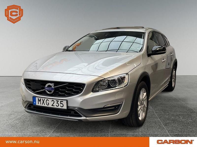 Silver Begagnad 2015 Volvo V60 CC Momentum Kombi | 159 900 kr (Marknadspris) - Bild 1/3