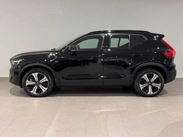 Begagnad Volvo XC40 Core 185 kW (252 HK) 2022 Svart SUV