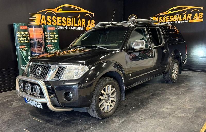 Svart Begagnad 2011 Nissan Navara Pickup | 119 900 kr (Marknadspris) - Bild 1/4