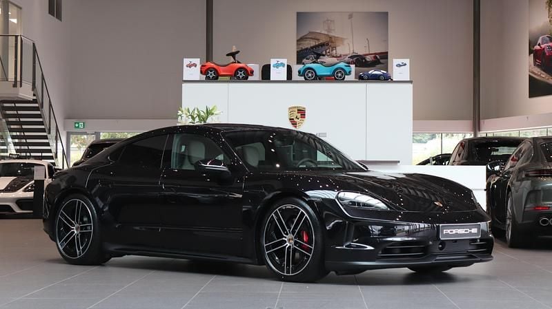 Svart Ny 2026 Porsche Taycan 4S Sedan | 1 598 100 kr - Bild 1/4