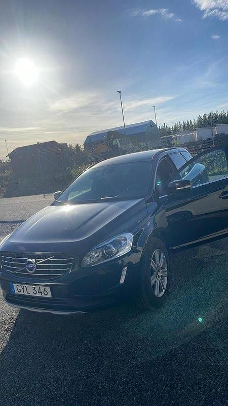 Svart Begagnad 2016 Volvo XC60 Momentum SUV | 235 000 kr (Lite dyr) - Bild 1/1