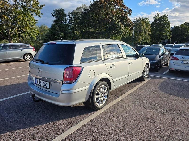 Grå Begagnad 2005 Opel Astra Kombi | 29 000 kr (Lite dyr) - Bild 1/4
