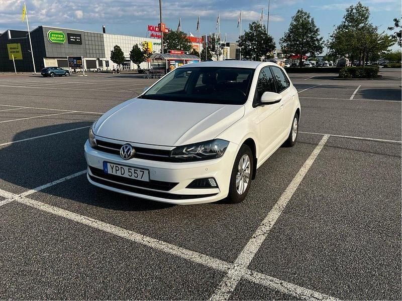 Vit Begagnad 2018 VW Polo Halvkombi | 125 000 kr (Marknadspris) - Bild 1/4