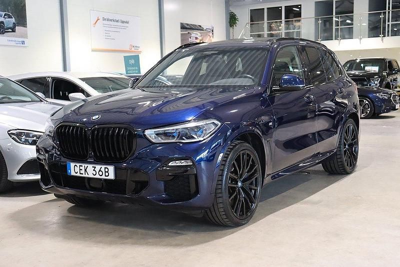 Blå Begagnad 2021 BMW X5 M Sport SUV | 648 900 kr (Marknadspris) - Bild 1/4