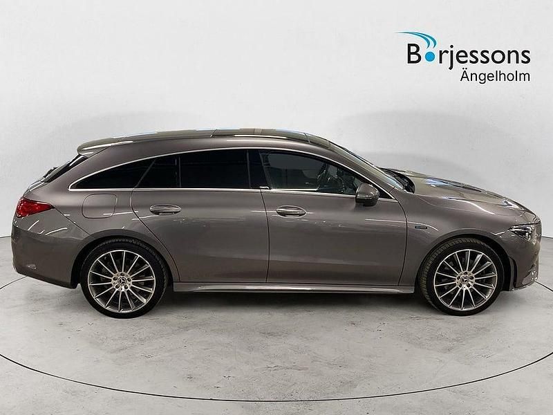 Begagnad Mercedes CLA250e Shooting Brake AMG line 160 HK (117 kW) 2020 Grå Kombi