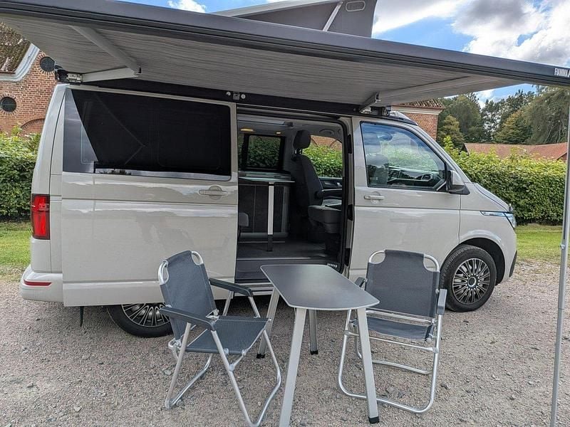Grå Begagnad 2024 VW T6.1 California Van | 718 000 kr (Superpris) - Bild 1/4