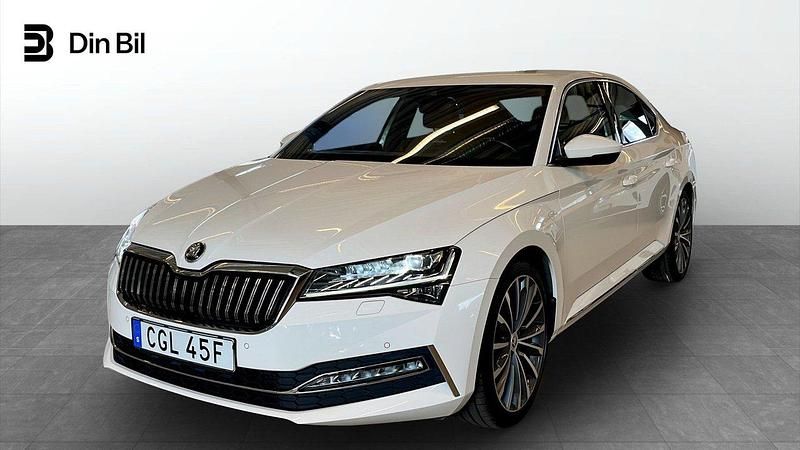 Vit Begagnad 2019 Skoda Superb LAURIN & KLEMENT Sedan | 279 900 kr (Marknadspris) - Bild 1/4