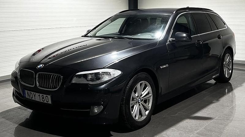 Grå Begagnad 2012 BMW 520 Kombi | 119 900 kr (Bra pris) - Bild 1/4