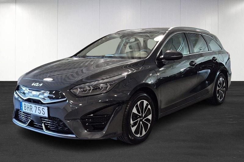 Mörkgrå (grey) Begagnad 2024 Kia Ceed Sportswagon Advance Kombi | 309 900 kr (Dyr) - Bild 1/4