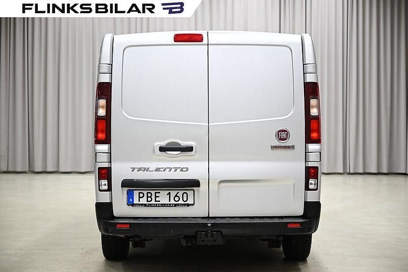 Begagnad Fiat Talento 125 HK (91 kW) 2016 Grå Minibuss