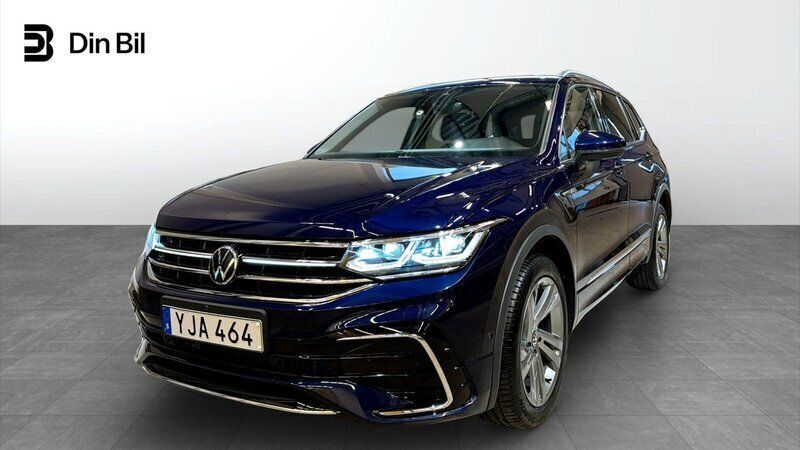 Mörkblå Begagnad 2023 VW Tiguan Allspace R-line SUV | 479 900 kr (Lite dyr) - Bild 1/4