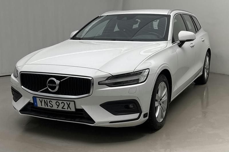 Vit Begagnad 2021 Volvo V60 Momentum Kombi | 219 000 kr (Superpris) - Bild 1/4
