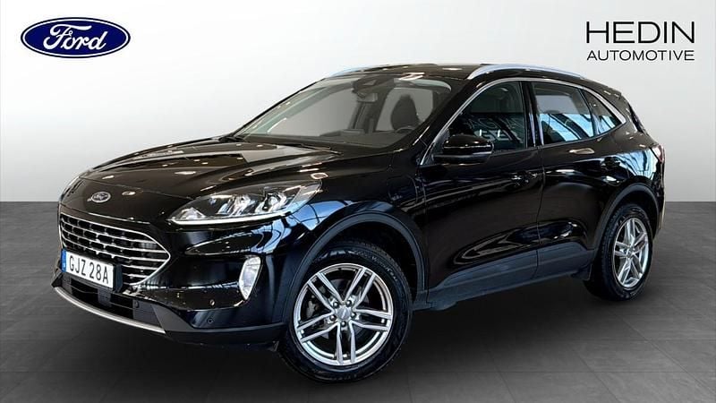 Svart (black) Begagnad 2022 Ford Kuga Titanium SUV | 244 900 kr (Bra pris) - Bild 1/4