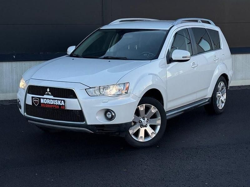 Vit Begagnad 2009 Mitsubishi Outlander SUV | 59 800 kr (Marknadspris) - Bild 1/4