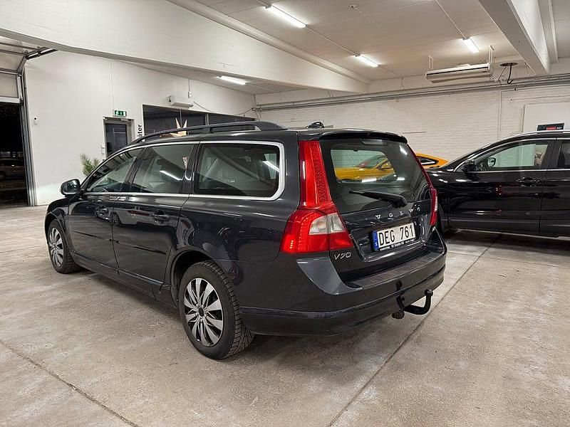 Begagnad Volvo V70 Momentum 163 HK (119 kW) 2010 Grå Kombi