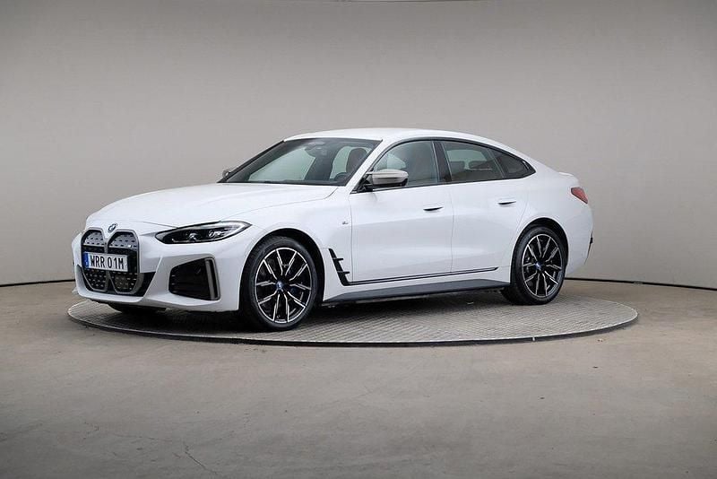 Vit Begagnad 2023 BMW i4 M Sport Sedan | 549 000 kr (Superpris) - Bild 1/4