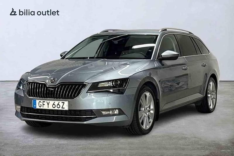 Grå Begagnad 2019 Skoda Superb Kombi | 259 900 kr (Lite dyr) - Bild 1/1