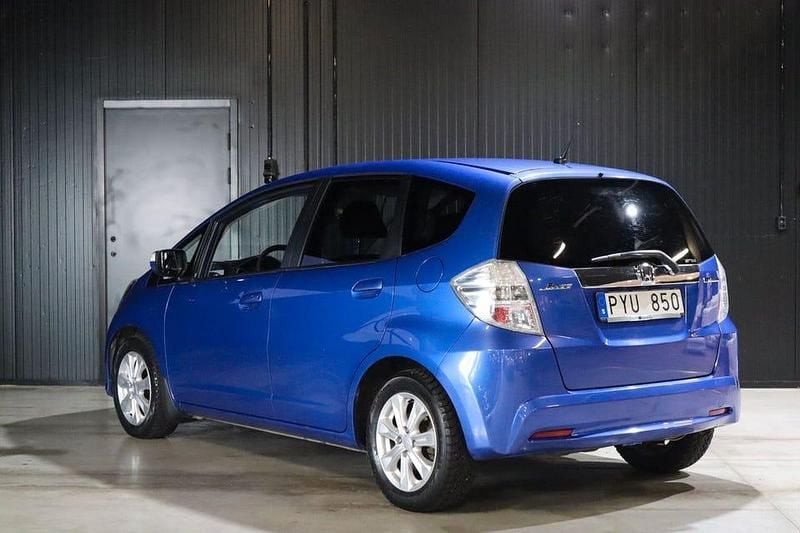 Begagnad Honda Jazz Hybrid 102 HK (75 kW) 2012 Blå Halvkombi