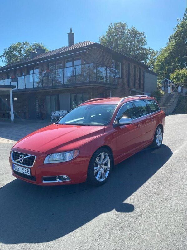 Röd Begagnad 2013 Volvo V70 Summum Kombi | 95 000 kr (Bra pris) - Bild 1/4