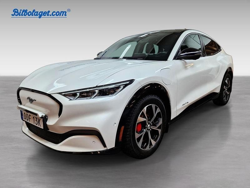 Vit Begagnad 2022 Ford Mustang Mach-E Standard Range SUV | 369 900 kr (Marknadspris) - Bild 1/4