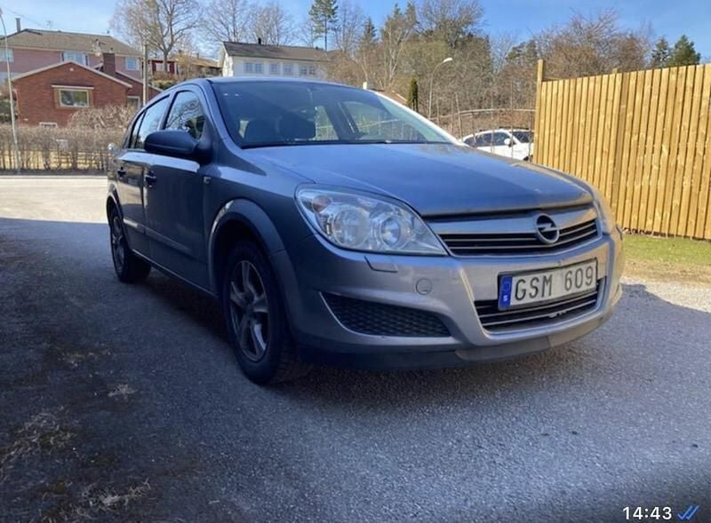 Grå Begagnad 2008 Opel Astra Halvkombi | 17 900 kr (Bra pris) - Bild 1/4