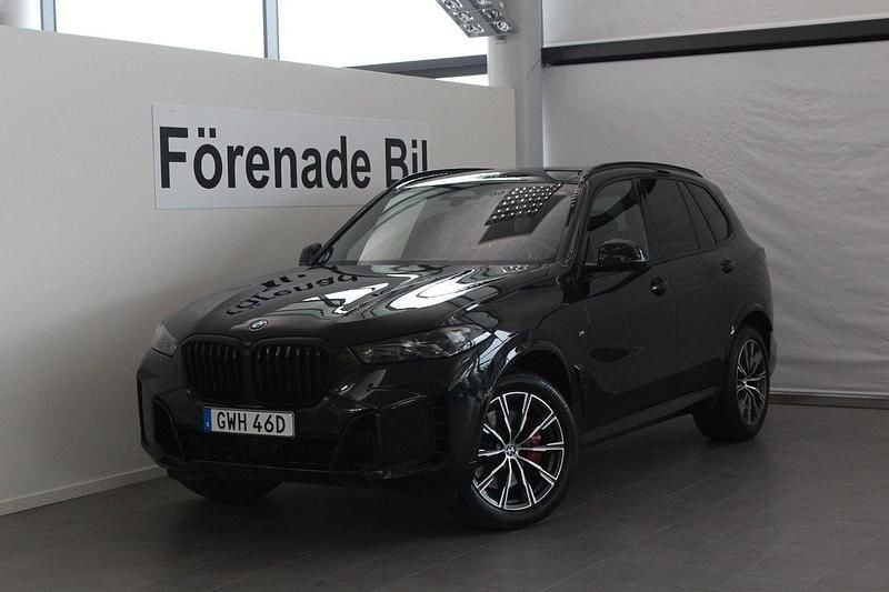 Svart Begagnad 2024 BMW X5 M Sport SUV | 999 000 kr - Bild 1/4