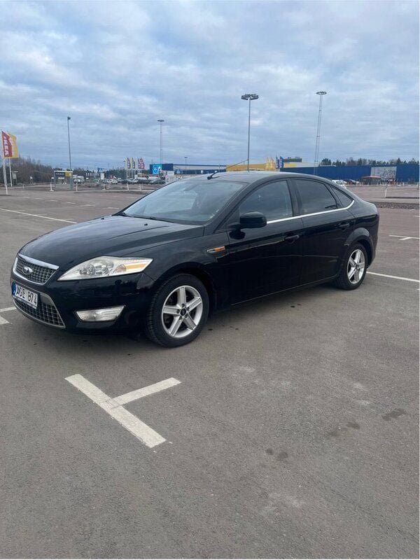 Svart Begagnad 2008 Ford Mondeo Ghia Halvkombi | 25 000 kr (Marknadspris) - Bild 1/4