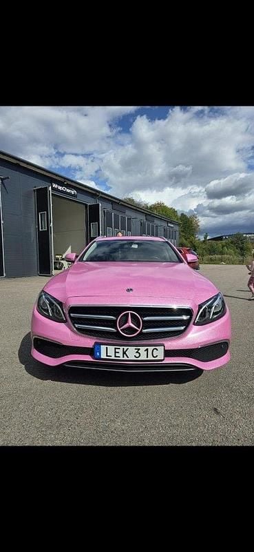 Svart Begagnad 2020 Mercedes E300 Avantgarde Kombi | 255 000 kr - Bild 1/4