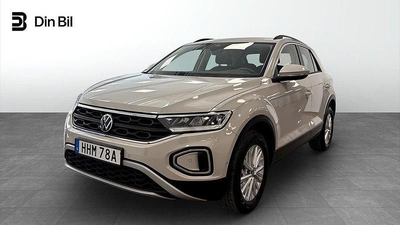 Grå (ascot grey) Begagnad 2022 VW T-Roc Life SUV | 269 900 kr (Marknadspris) - Bild 1/4