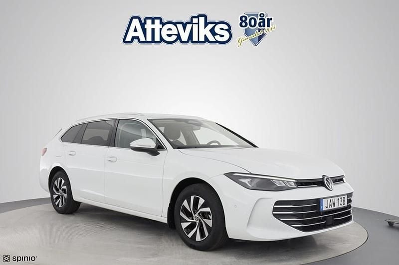 Vit Begagnad 2024 VW Passat Business Kombi | 354 900 kr (Marknadspris) - Bild 1/3